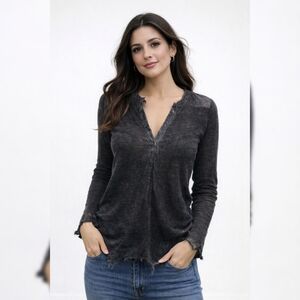 Jaga Chic Gray Long Sleeve Top